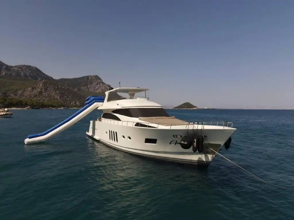 YACHT WATERPARK AMALİA